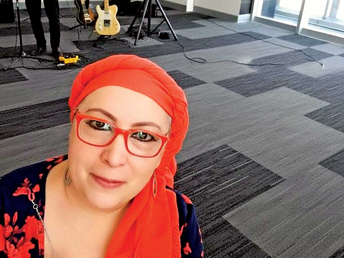 Confrontando la adversidad: La lucha incansable de Débora Montesinos contra el cáncer.