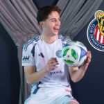 “Lectura en Fuego: La Noche que Enciende la Pasión por el Libro en CDMX”