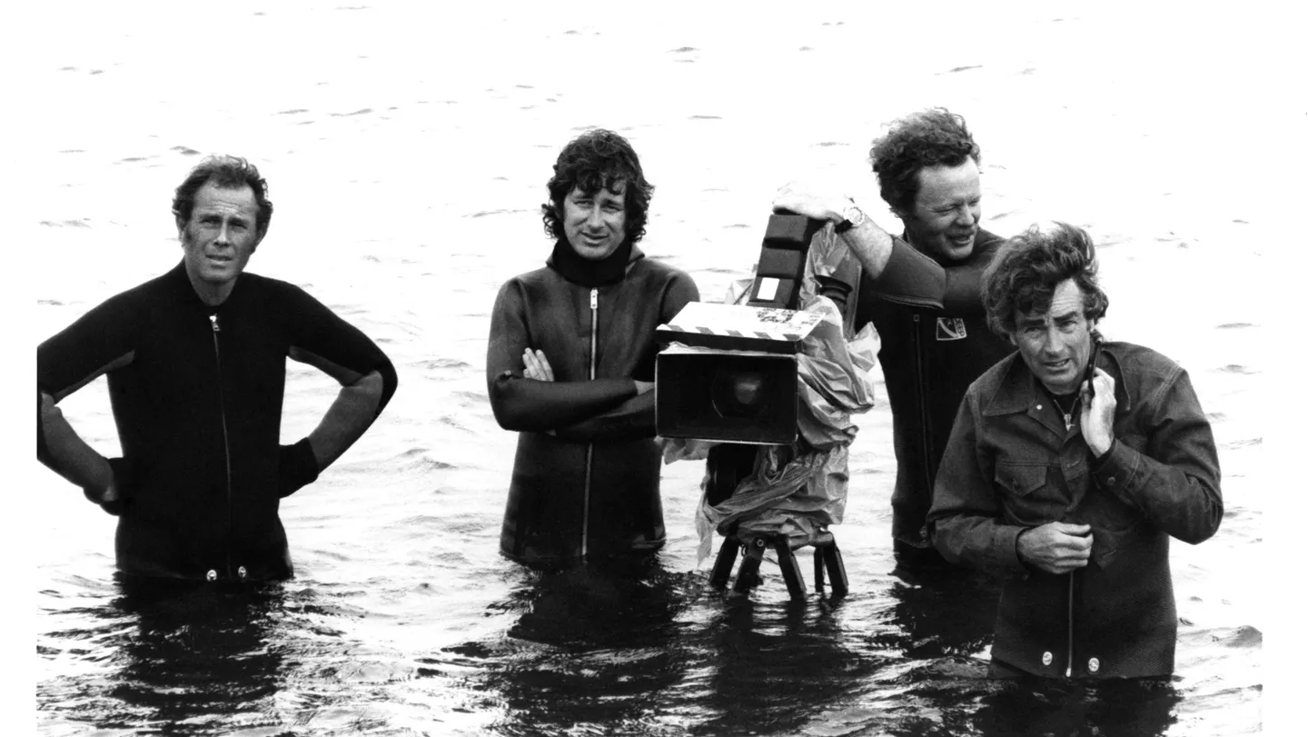 El relanzamiento de ‘Tiburón’ supera a las nuevas películas en taquilla; ‘Weapons’ regresa al número 1