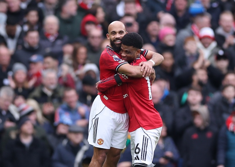 Los dos grandes del fútbol británico se enfrentan en un emocionante partido de la Premier League